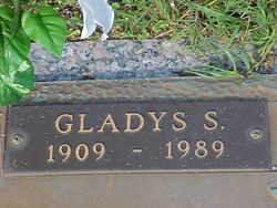 Gladys <I>Sanders</I> Leverett 