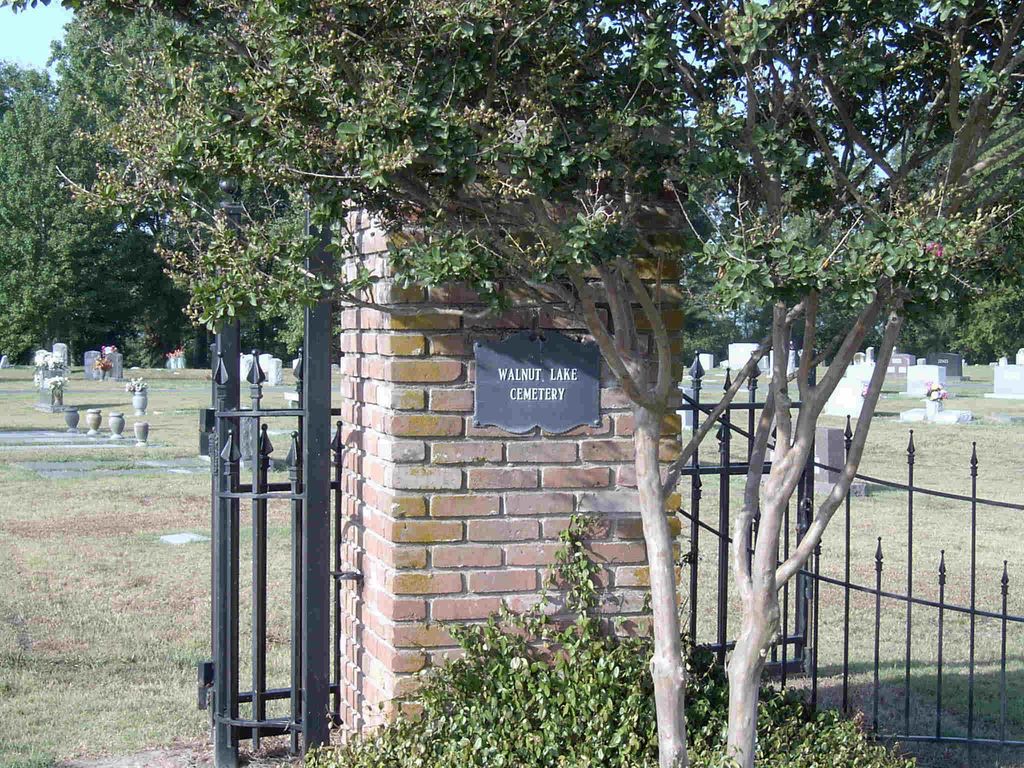 Walnut Lake Cemetery