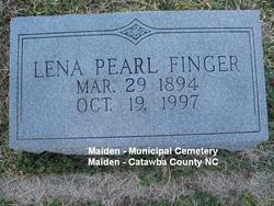 Lena Pearl Finger 