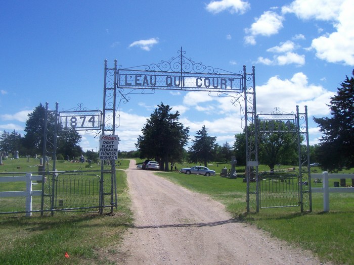 L'Eau Qui Court Cemetery