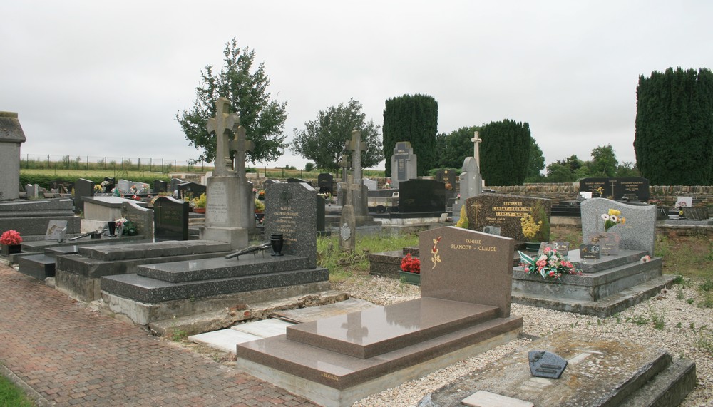 Raillencourt communal cemetery