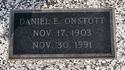 Daniel E Onstott 
