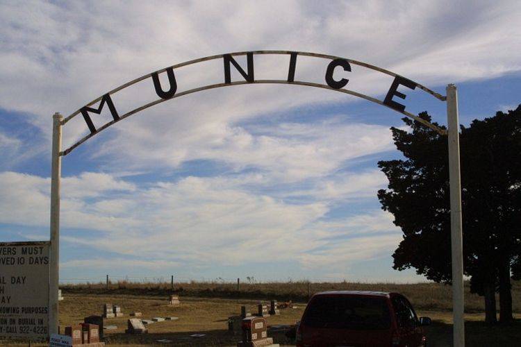 Munice Cemetery