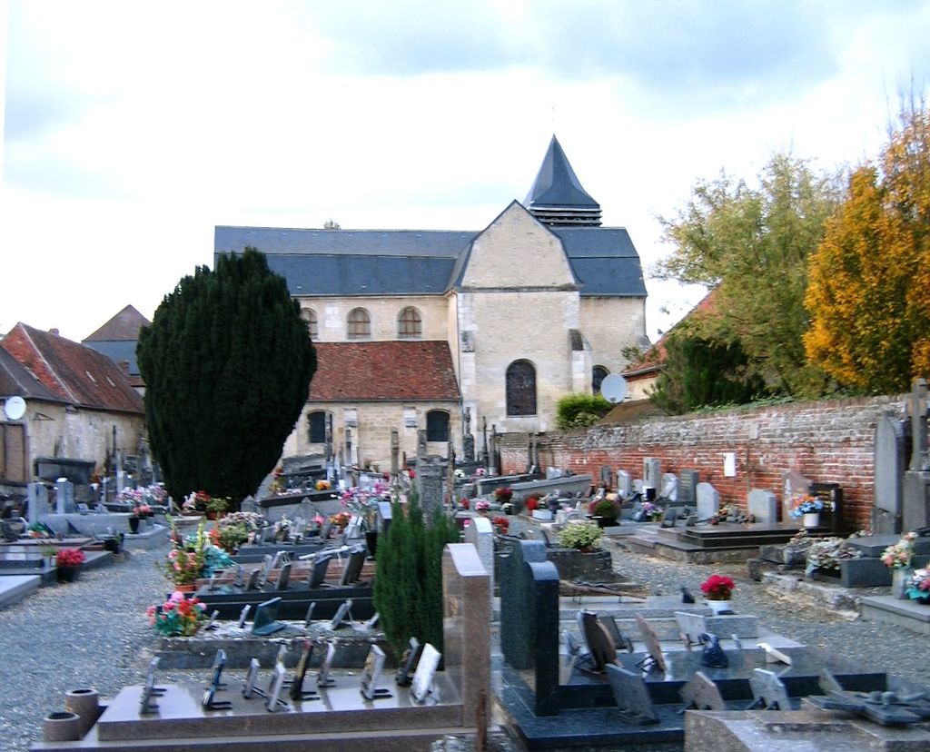 Arsy Churchyard