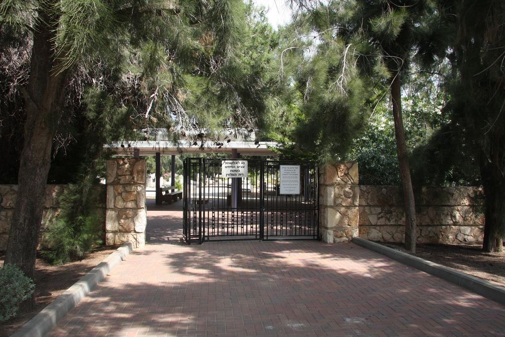 Kfar Shmaryahu Cemetery