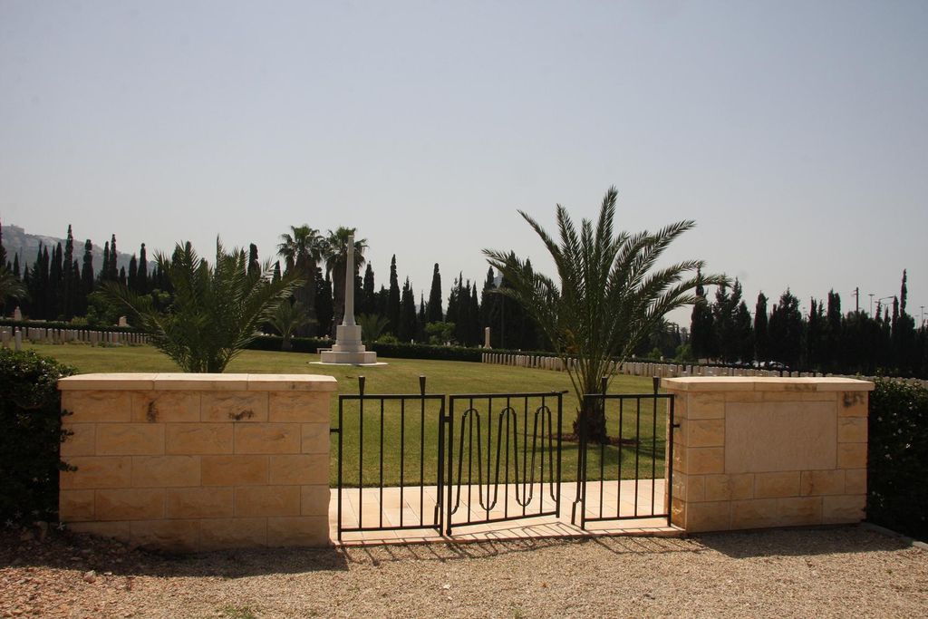 Khayat Beach War Cemetery