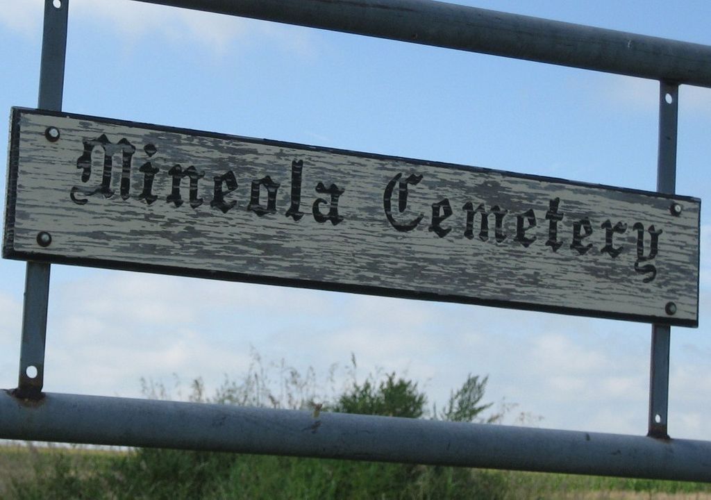 Mineola Cemetery