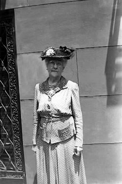 Mrs Elizabeth Gertrude “Bessie” <I>Collins</I> Cornwell 