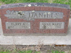 Anna Marie <I>Lauritzen</I> Daniels 