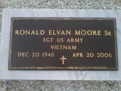 Ronald Elva “Ronnie” <I>Elvan</I> Moore Sr.