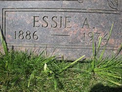 Essie <I>Atwater</I> Rhodes 