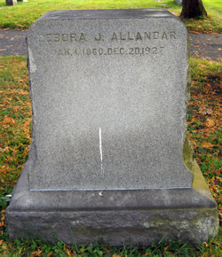Debora J Allandar 