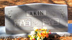 Annie Leah <I>Davis</I> Akin 