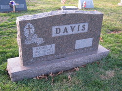 Daniel J Davis 