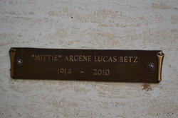 Argene “Mittie” <I>Lucas</I> Betz 