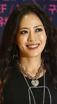 Yoo Chae-young 