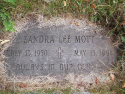 Sandra Lee Mott 