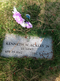 Kenneth McPherson Ackles Jr.