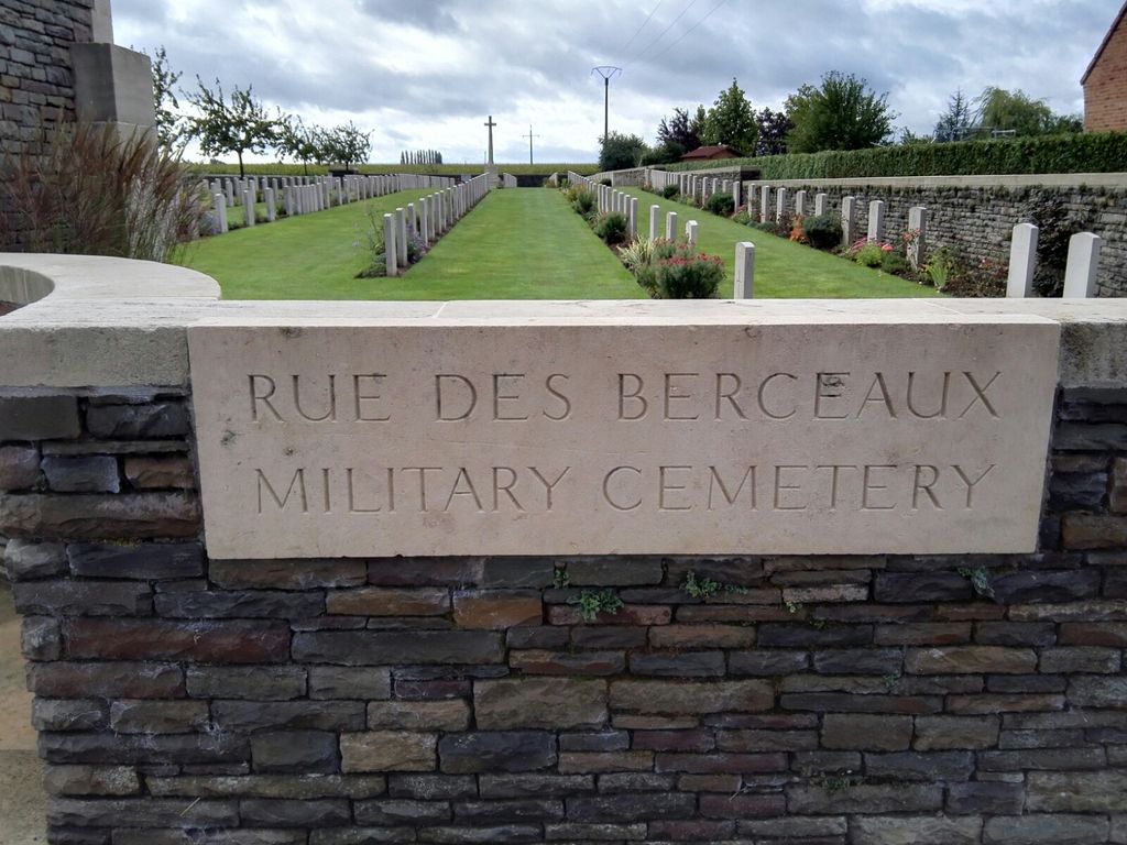 Rue-des-Berceaux Military Cemetery