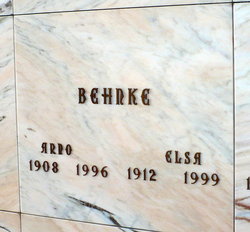 Elsa Minnie <I>Behnke</I> Behnke 