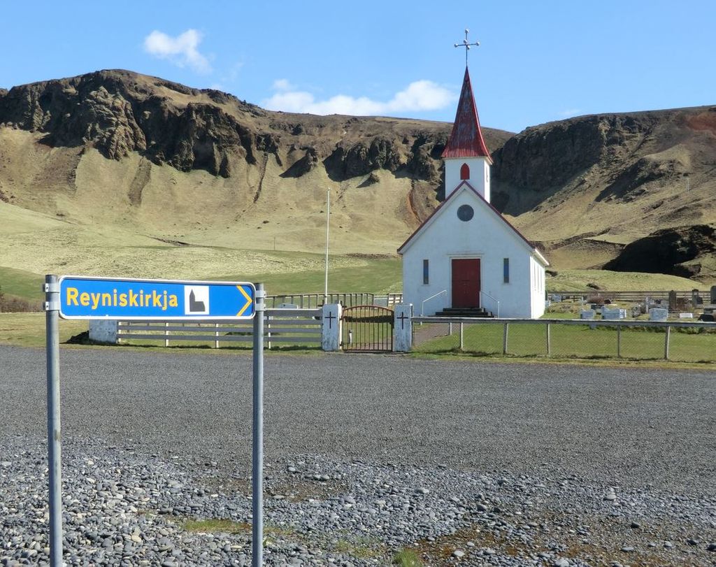 Reyniskirkjugarður