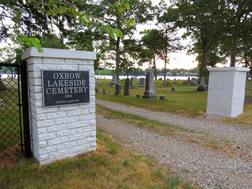 Oxbow Lakeside Cemetery