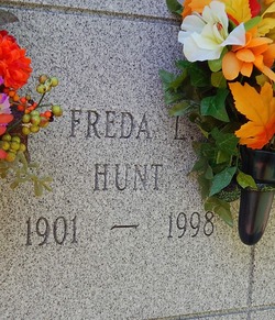 Freda L <I>Roecker</I> Hunt 
