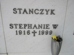 Stephanie W Stanczyk 