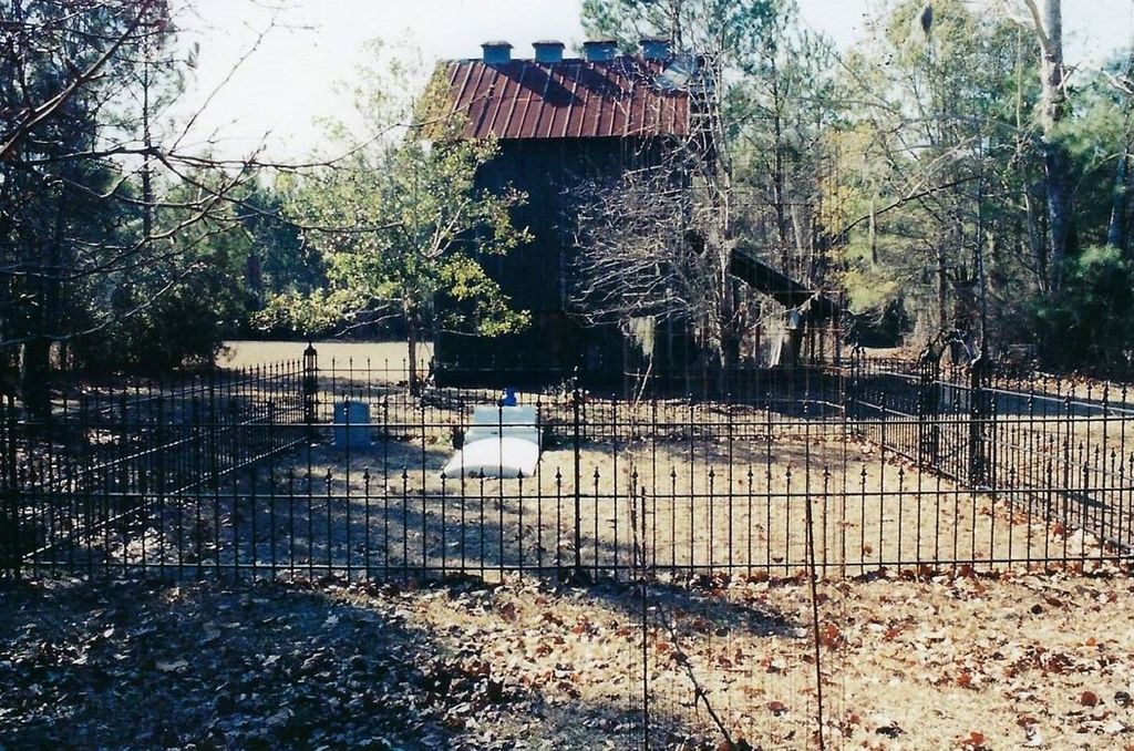 Magnolia Lodge Family Cemetery
