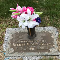 Estelle Violet “Violet” <I>Dement</I> Berry 