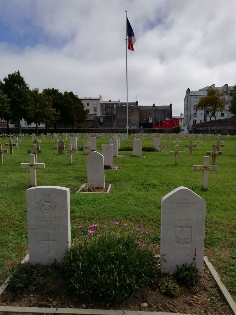 Brest-Kerfautras Cemetery