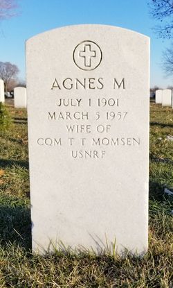 Agnes M <I>Weatherhead</I> Momsen 