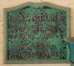 Betty May “Bessie” <I>Hart</I> Benton 