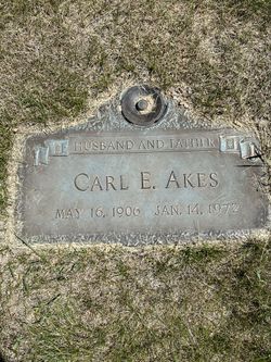 Carl Everett Akes 