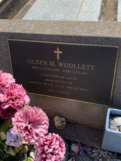 Aileen M Woollett 