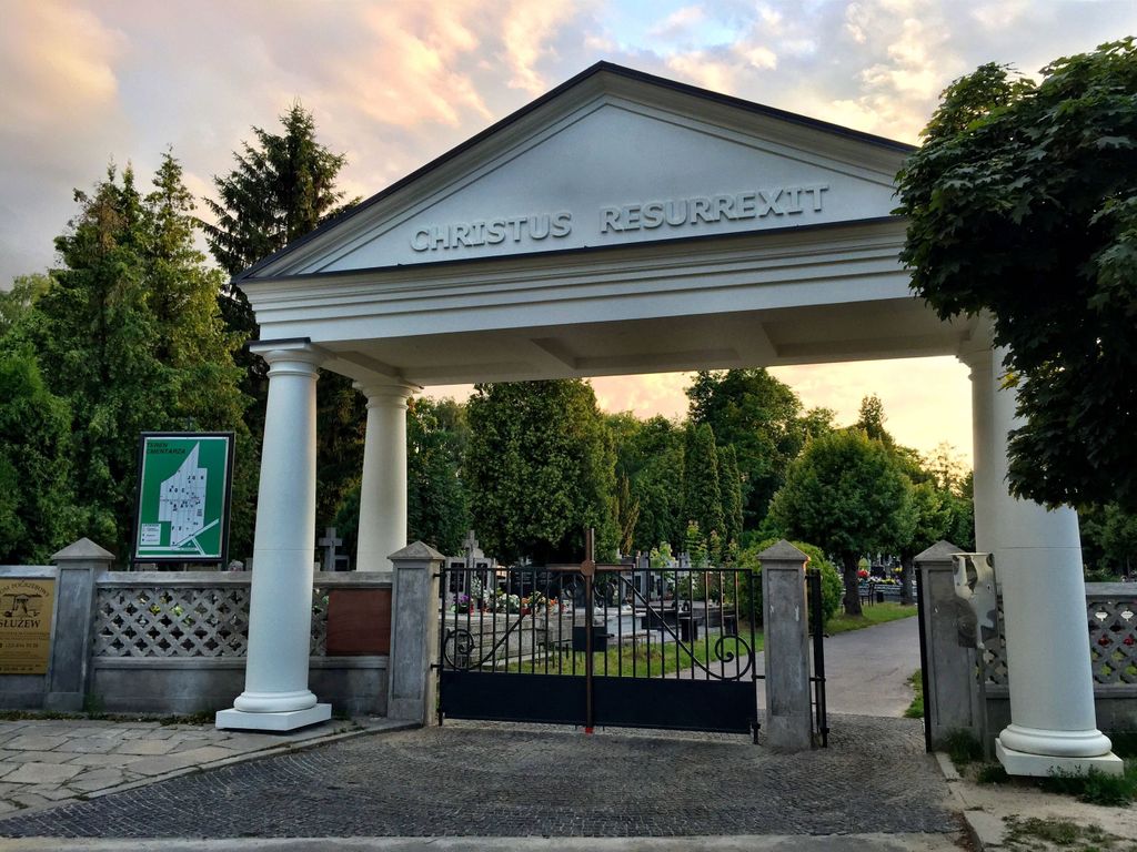 Cmentarz Parafialny w Warszawie-Pyrach