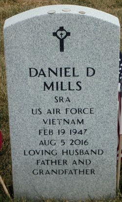 Daniel Dee Mills 
