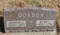 Ruby Evangeline <I>Larson</I> Gordon 