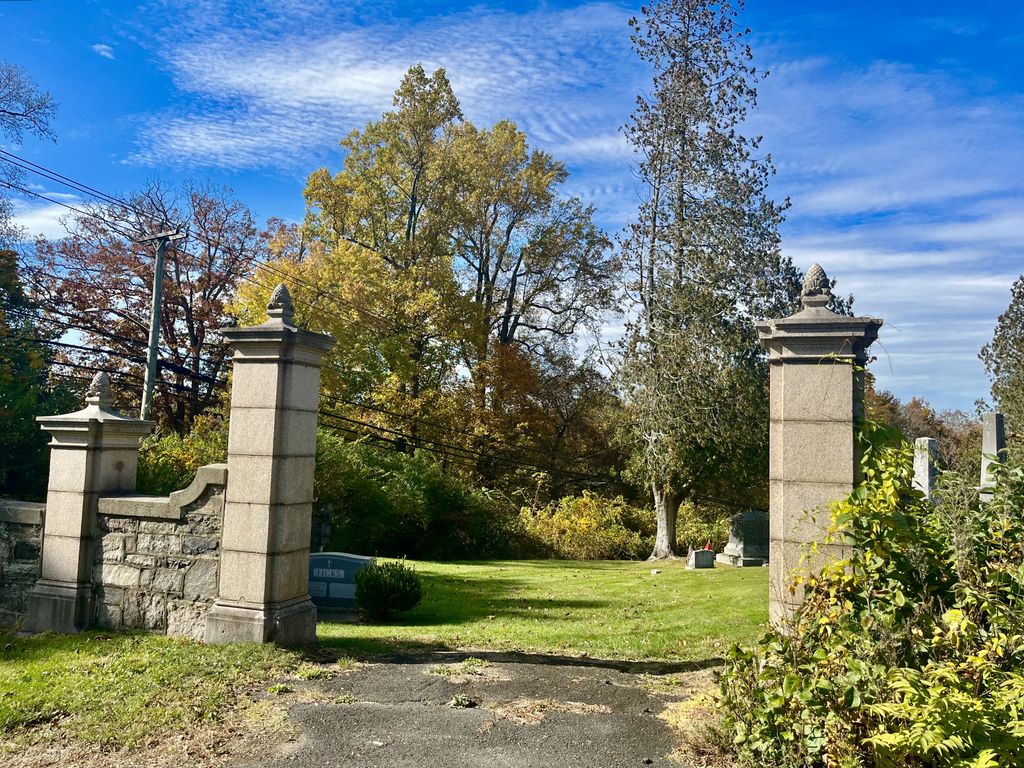 Washington Cemetery On The Green