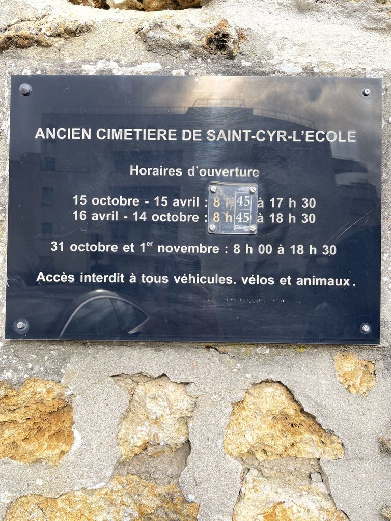 Ancien Cimetière De Saint-Cyr-L'Ecole