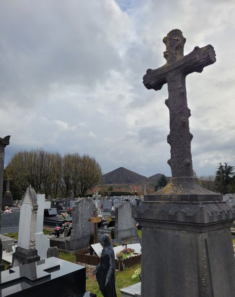 Loos-en-Gohelle Communal Cemetery