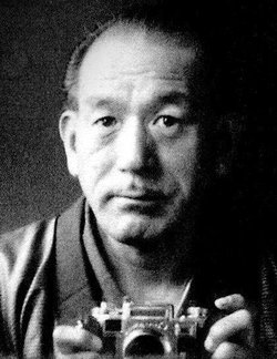  Yasujiro Ozu