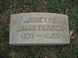  Annette Christensen