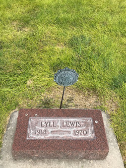  Lyle Lewis