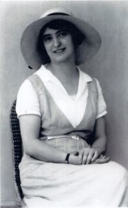 Lela Karagianni